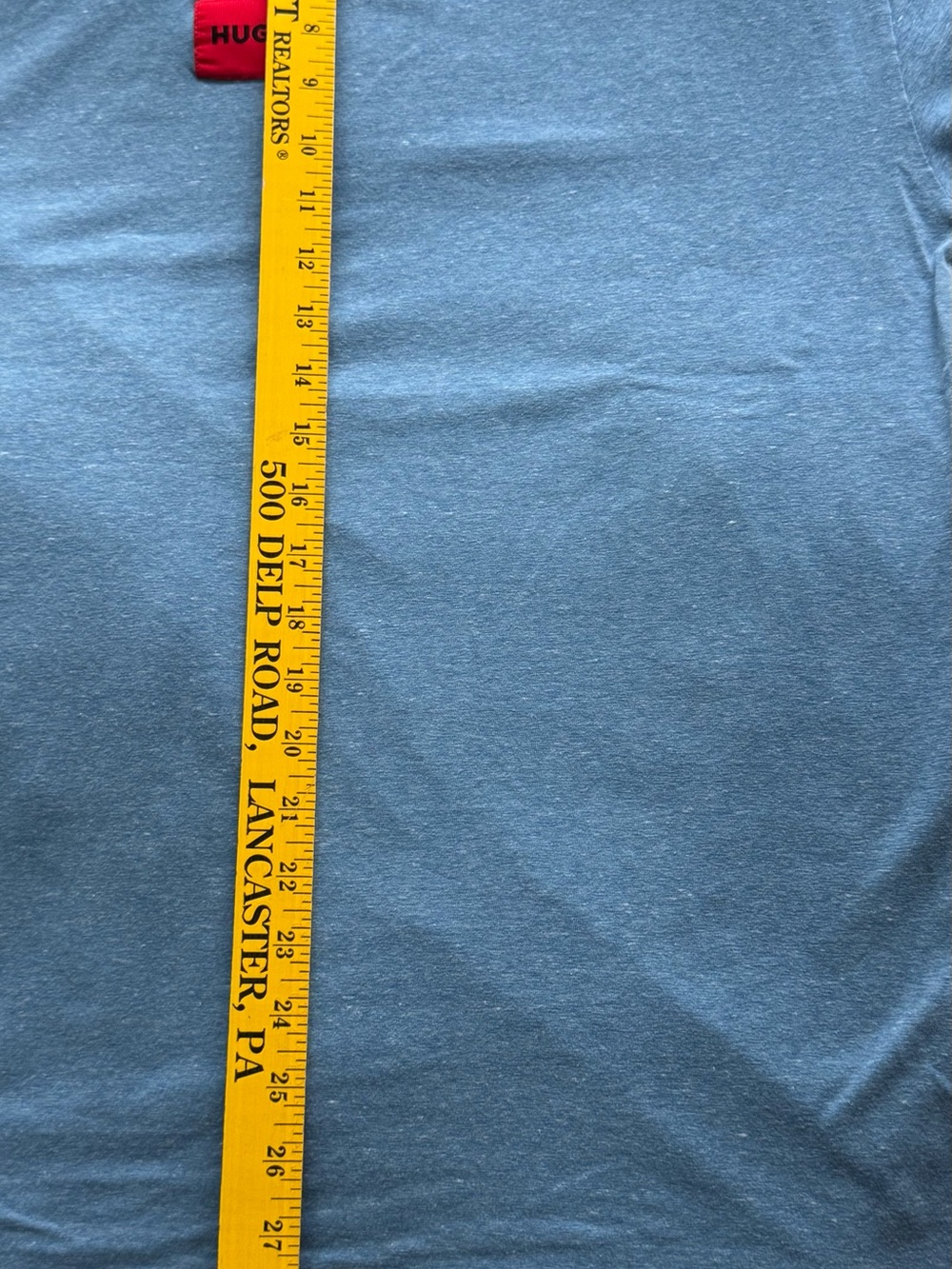HUGO Light Blue Short-Sleeve Crewneck Tee with Red Logo Patch - Picture 9 of 10